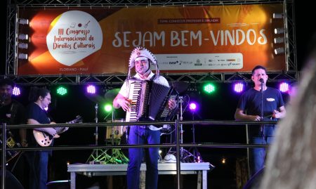 Chambinho do Acordeon comandou show de encerramento do III Congresso Internacional de Direitos Culturais