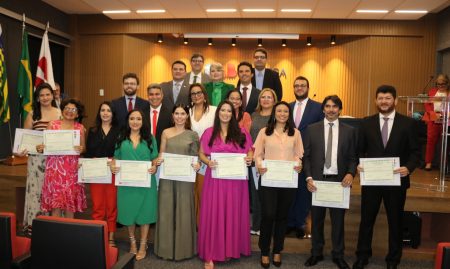 OAB e ESA entregam certificados de conclusão da Pós-Graduação em Direito Empresarial