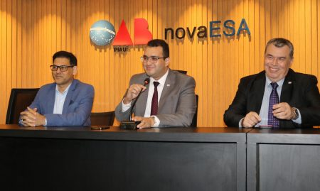 Juízes Thiago Aleluia e Roberto Wanderley Braga discutem sistemas judiciais e extrajudiciais de localização de devedores