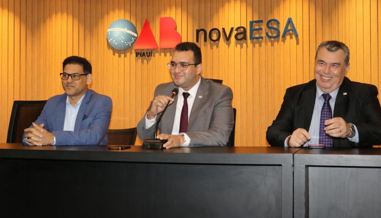 Juízes Thiago Aleluia e Roberto Wanderley Braga discutem sistemas judiciais e extrajudiciais de localização de devedores