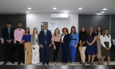 Nova ESA-PI assina contratos dos residentes do Programa de Residência Jurídica